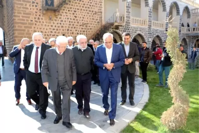 Dha Yurt;zülfü Livaneli'den Ahmet Türk'e Ziyaret