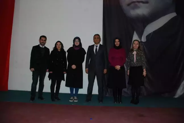 Şereflikoçhisar'da Şiir Okuma Yarışması Yapıldı