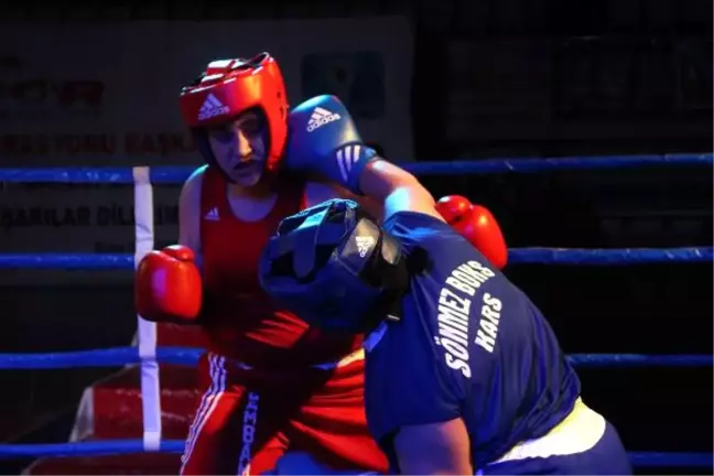 Kadınlar Boks Şampiyonasında Yumruklar Ring Dışına Taştı