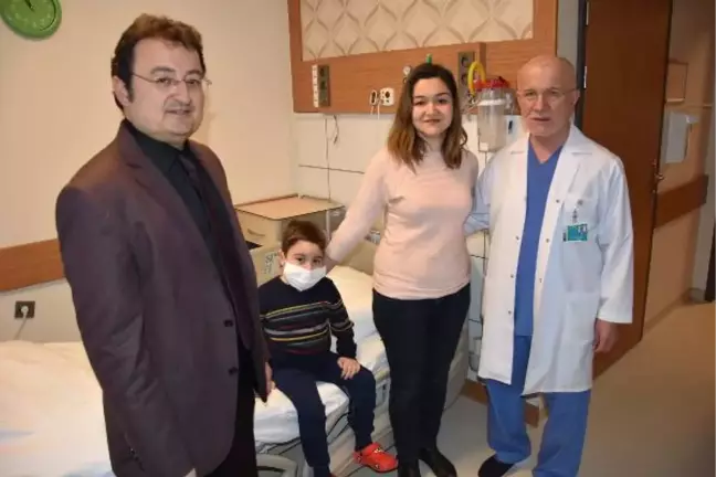Annesinden Karaciğer, Babasından da Böbrek Alıp Hayata Bağlandı
