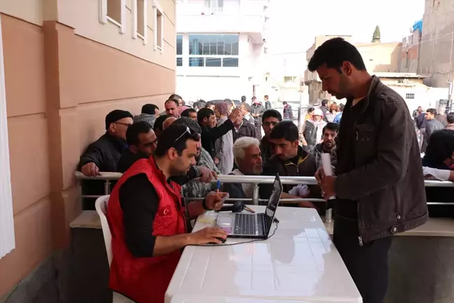 Ceylanpınar'da Suriyeli Ailelere Kızılay Kart Dağıtıldı