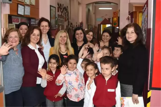 Çiçek Okul'un Müdürü, Öğretmenleri ve Hizmetlilerinin Hepsi Kadın