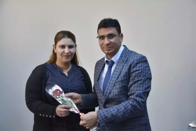 Kaymakam Çimşit'ten Kurumlarda Çalışan Bayan Personele Karanfil
