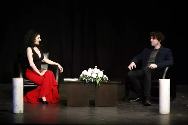 Kona'ta Biraz Sohbet Biraz Müzik