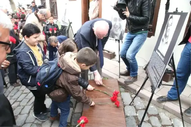 Eskişehir'de, Tayfun Talipoğlu Daktilo Müzesi Önünde Tören