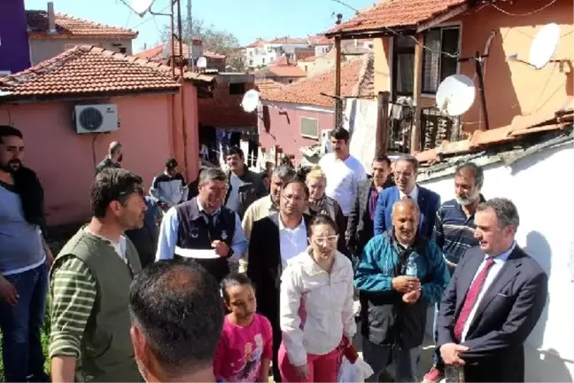 CHP'li Purçu Ayvalık'ta Roman Vatandaşların Sorununu Dinledi