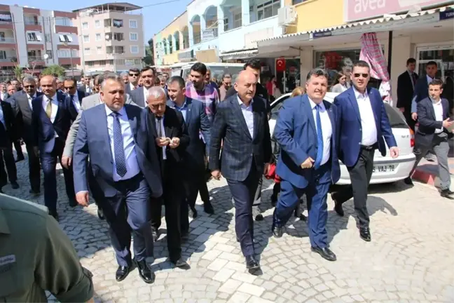 Bakan Müezzinoğlu'ndan Kınık Ziyareti