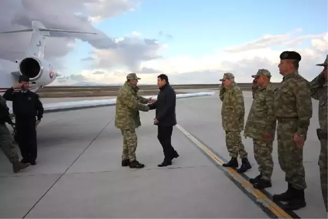 Kara Kuvvetleri Komutanı Orgeneral Salih Zeki Çolak, Ağrı'da