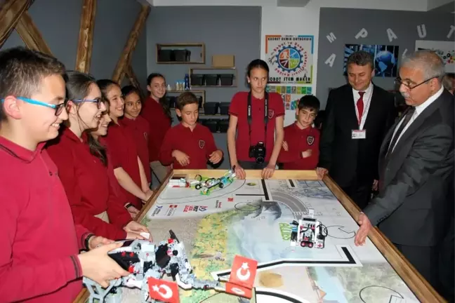 Vali Güvençer, Salihli'de Muhtar ve Öğrencilerle Buluştu