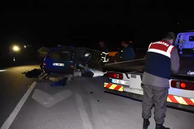 Kırıkkale'de Otomobil Bariyerlere Çarptı: 3 Ölü, 1 Yaralı