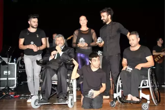 Ebru Şallı ve Omurilik Felçlilerinin Dans Gösterisi Büyüledi