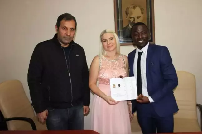 Iğdır Arasspor'un Ganalı Futbolcusu Amoah'a Polonyalı Eş