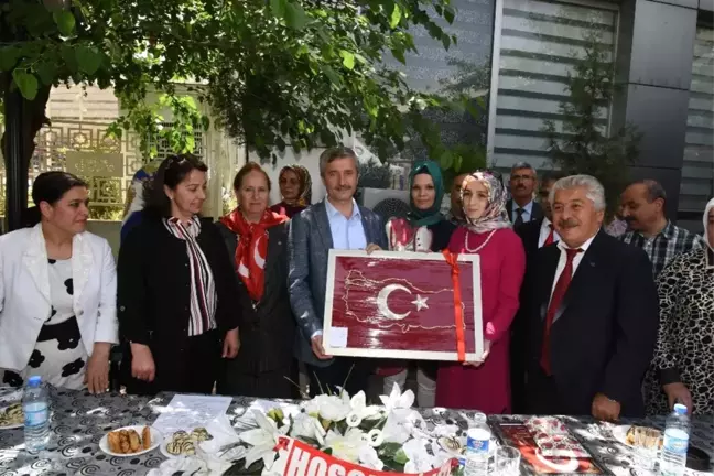 Belediye Başkanı Tahmazoğlu'ndan Şehit ve Gazi Annelerine Ziyaret