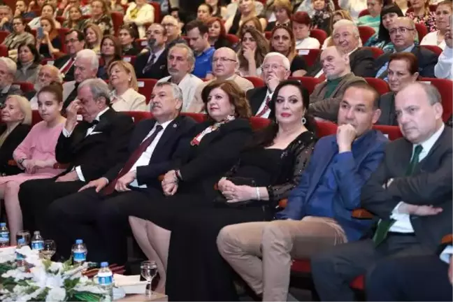 Selvi Boylum Anlatılırken Türkan Şoray'ın Gözleri Nemlendi
