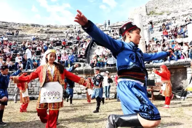 Didim'deki Tales Sempozyumu'nda Ünlü Düşünürler Buluştu