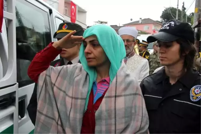 Şehit Uzman Çavuş Özdemir, Baba Ocağında Son Yolculuğuna Uğurlandı (2)