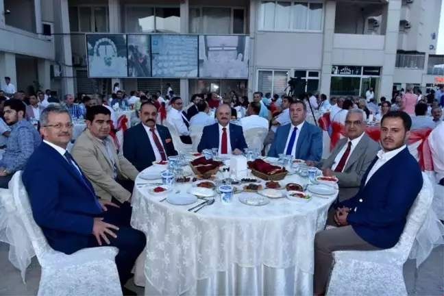 Vali Çakacak, İftarda Okul Hamileri ile Bir Araya Geldi