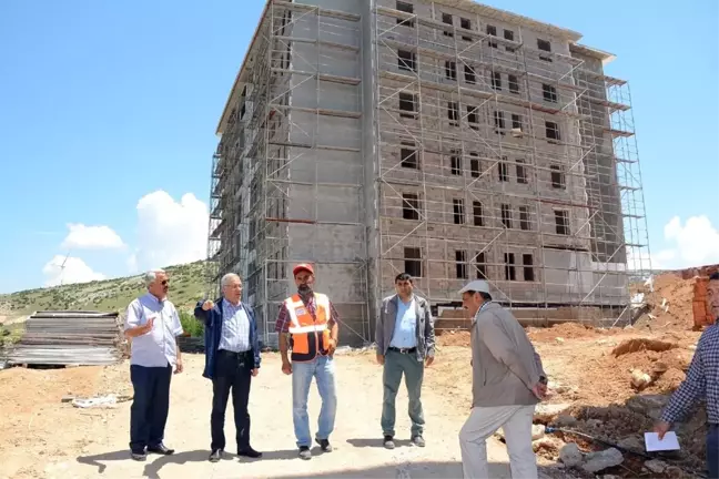 Başkan Acar, TOKİ Konutlarında İncelemelerde Bulundu