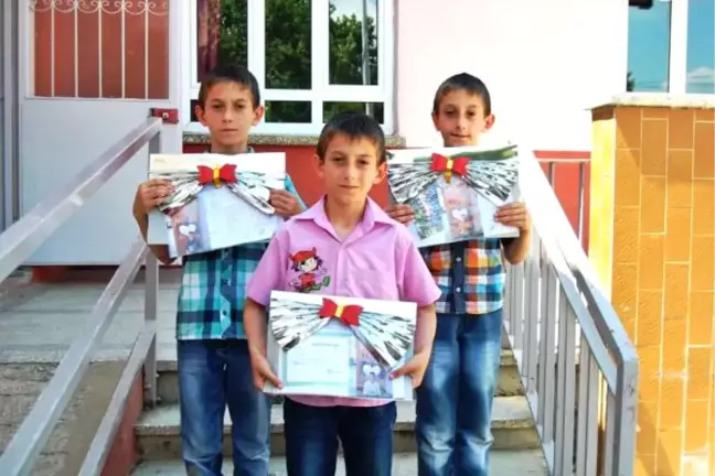Ödemişli Üçüzler Karne Aldı