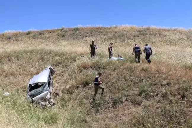 Hafif Ticari Araç Şarampole Devrildi: 1 Ölü, 4 Yaralı