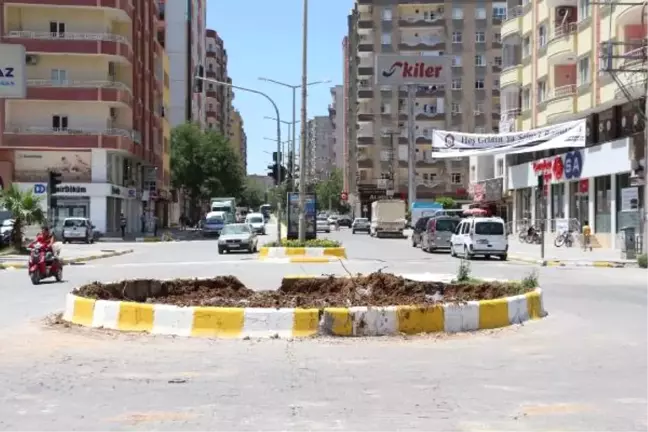Kayyum, Uğur Kaymaz'ın Heykelini Kaldırdı