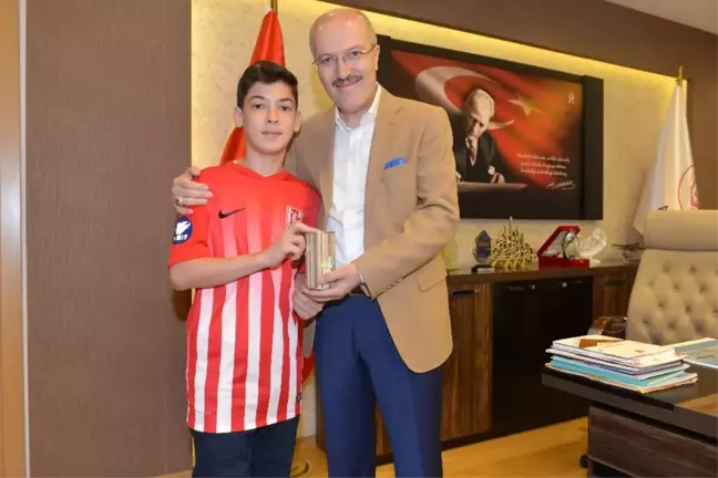 Kumbarasındaki Tüm Parayı Balıkesirspor'a Bağışladı
