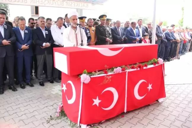 2 Çocuk Babası Şehit Uzman Çavuş 'Babalar Günü'nde Gözyaşlarıyla Toprağa Verildi