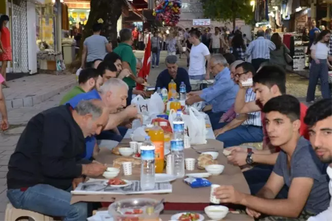 Bursa Çarşı Esnafı İftarda Buluştu