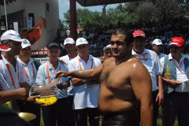 Başpehlivana Verilen Ödül Senelik Yemek Masrafı Bile Değil