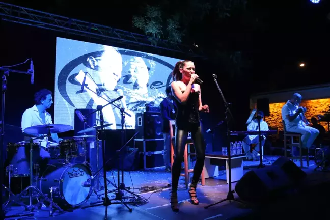 Sibel Tüzün'den Muhteşem Performans