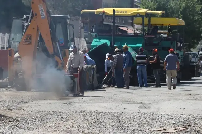 Tutak'ta Asfalt Çalışmaları Devam Ediyor