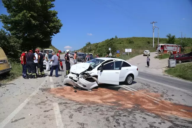 Kocaeli'de Trafik Kazası: 3 Yaralı