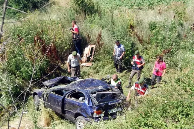 10 Metre Yükseklikten Yere Çakılan Otomobilden Sağ Çıktı