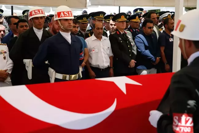 Dha Yurt; Cinnet Getiren Erin Şehit Ettiği 2 Asker, İzmir'de Toprağa Verildi