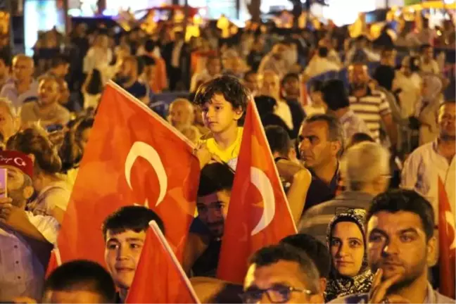 Adapazarı'nda Demokrasi Nöbeti'ne Devam Edildi