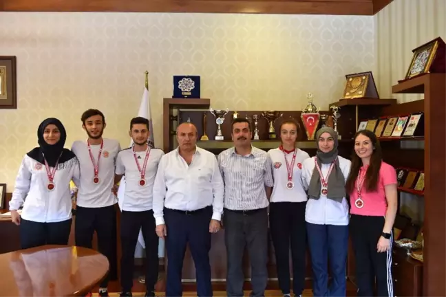 Şampiyon Kıckboksçular Kaymakam Yüksel ve Başkan Arslan'ı Ziyaret Etti
