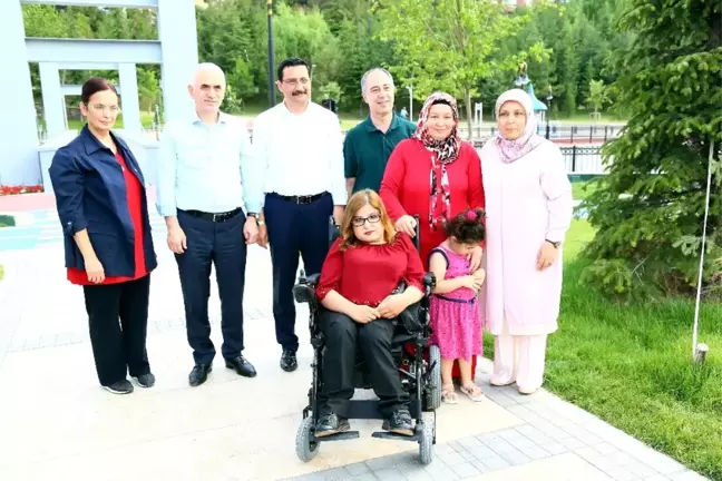 Başkan Ak'tan Akülü Araç Hediyesi