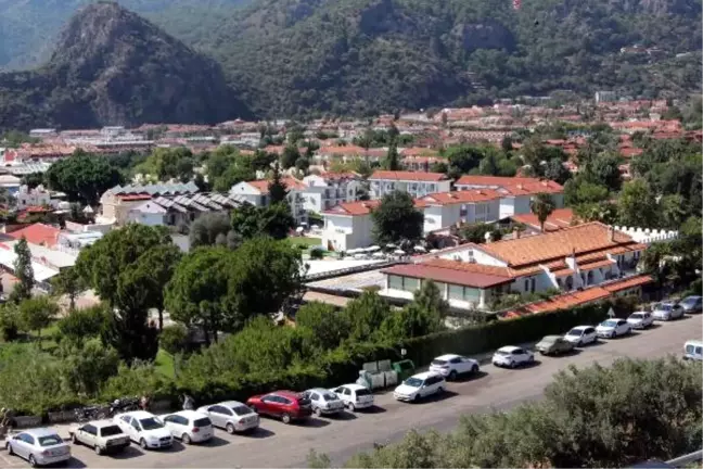 Tatilciler Otel Kapısında Kaldı