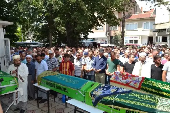 İznik Gölü'nde Boğulan 4 Kişi Gözyaşlarıyla Toprağa Verildi