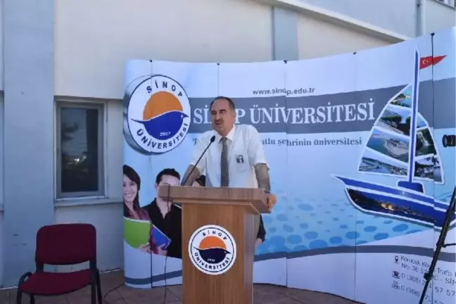 Kazada Ölen Dekan ve Oğlu İçin Üniversitede Anma Töreni
