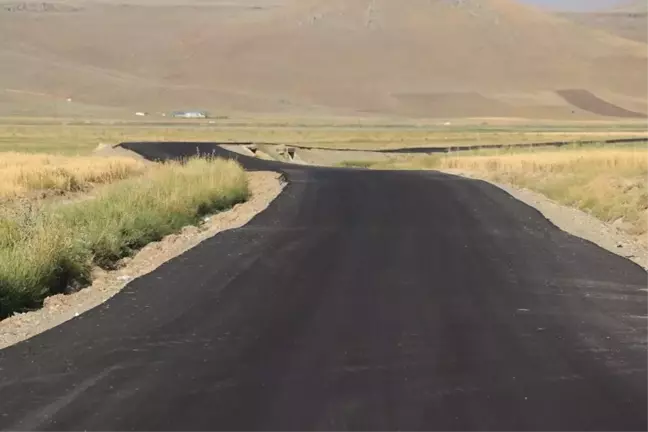 Tutak'ta Asfalt Çalışmaları Devam Ediyor