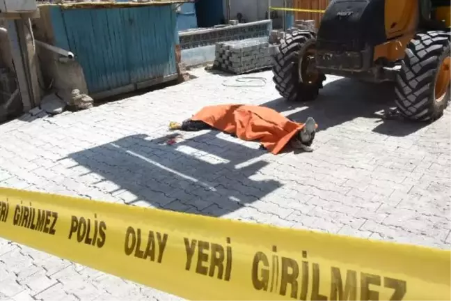 Kütahya'da İş Makinesinin Çarptığı İşçi Öldü