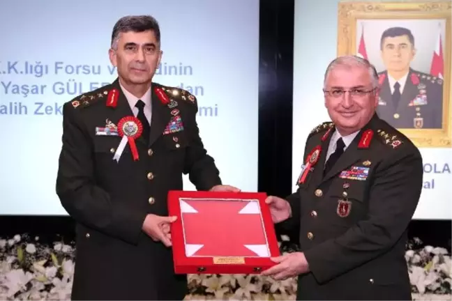Kara Kuvvetleri'nde Devir Teslim Töreni