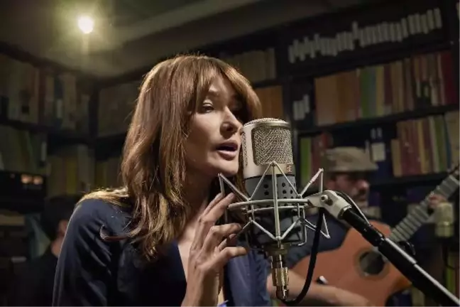 Carla Bruni İstanbul'a Geliyor