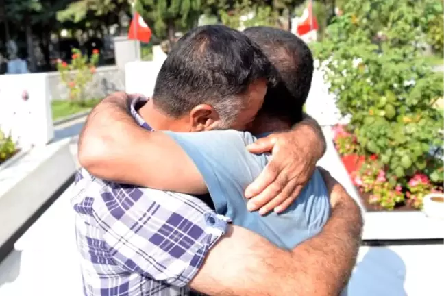 Zafer Bayramı'nda Şehitlik Ziyareti