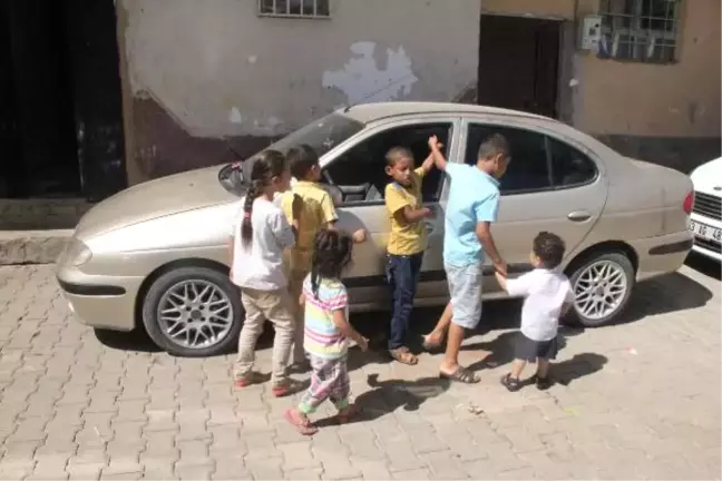 Otomobilde Havasızlıktan Ölen Murat, Gözyaşlarıyla Uğurlandı