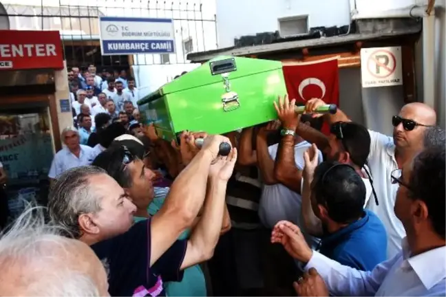 Bodrum'da Ölü Bulunan Restoran İşletmecisi Toprağa Verildi