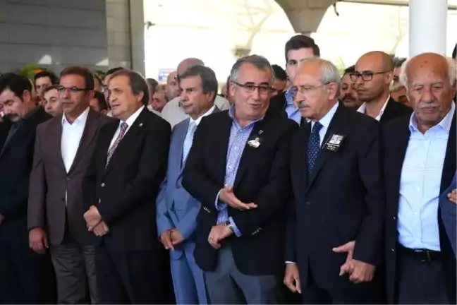 Aktüel Görüntü) Kılıçdaroğlu, Başdanışmanı Yıldırım'ın Ağabeyinin Cenaze Törenine Katıldı