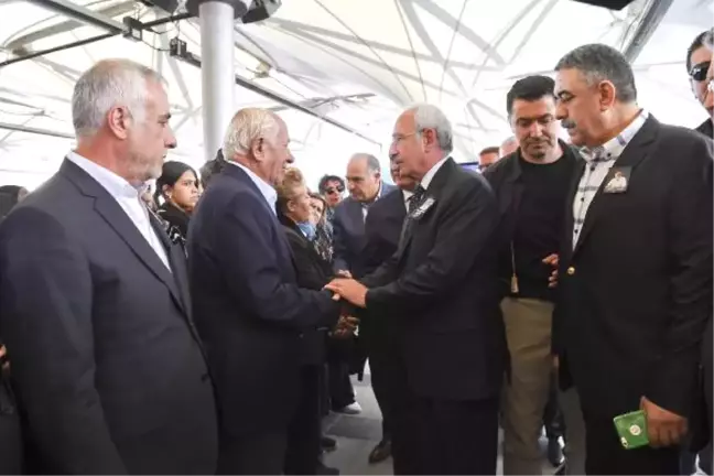 Kılıçdaroğlu, Başdanışmanı Yıldırım'ın Ağabeyinin Cenaze Törenine Katıldı