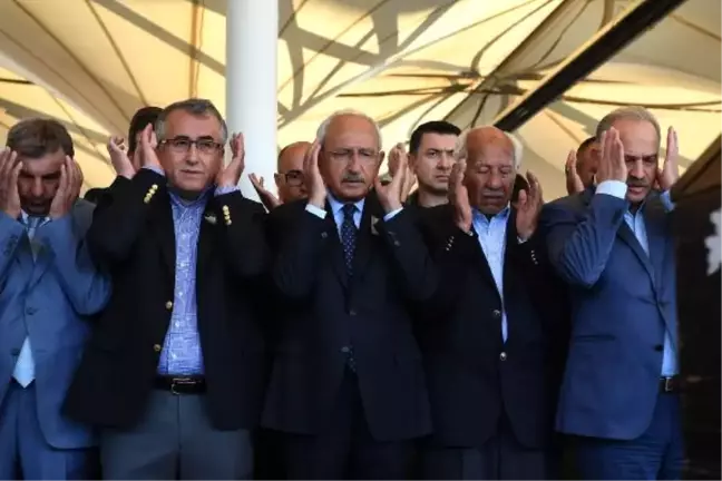 Kılıçdaroğlu, Başdanışmanı Yıldırım'ın Ağabeyinin Cenaze Törenine Katıldı
